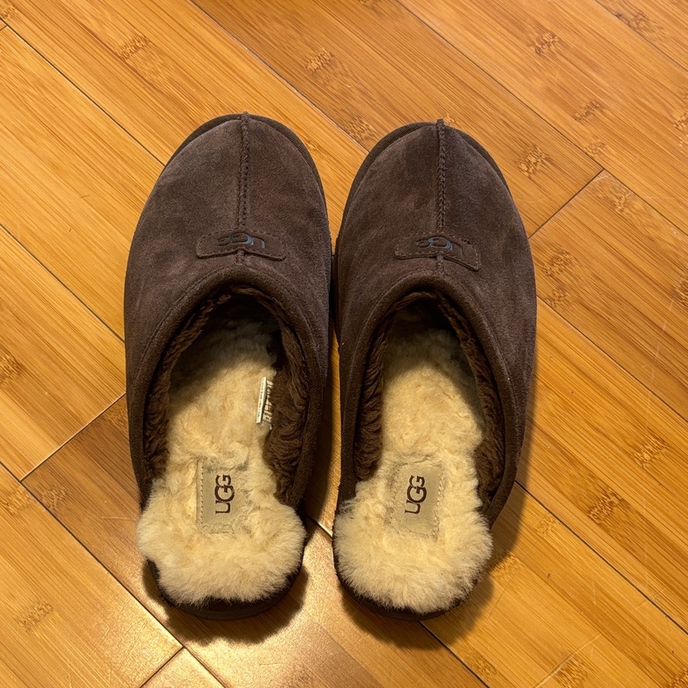 UGG Platform Slippers Size: 9
